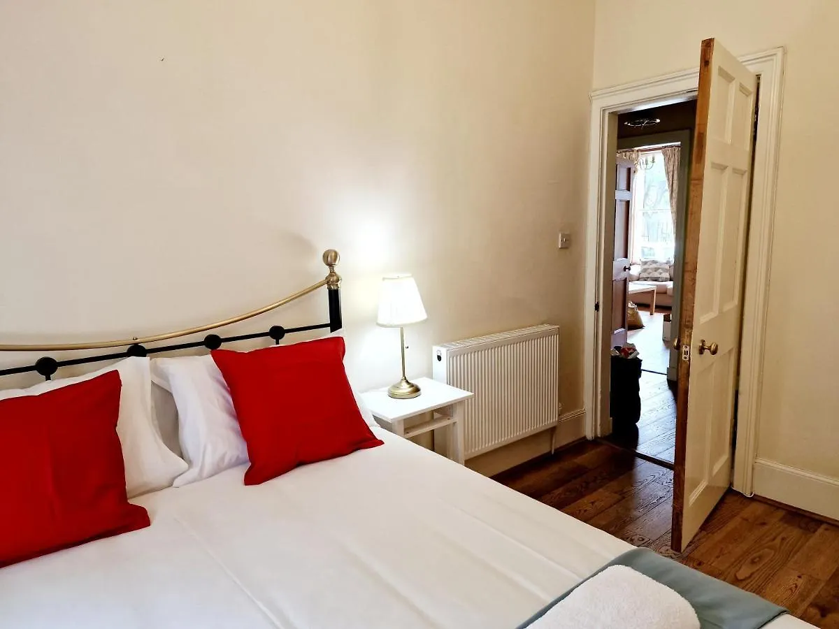 Georgian 2 Bedroom Apartment Edinburgh